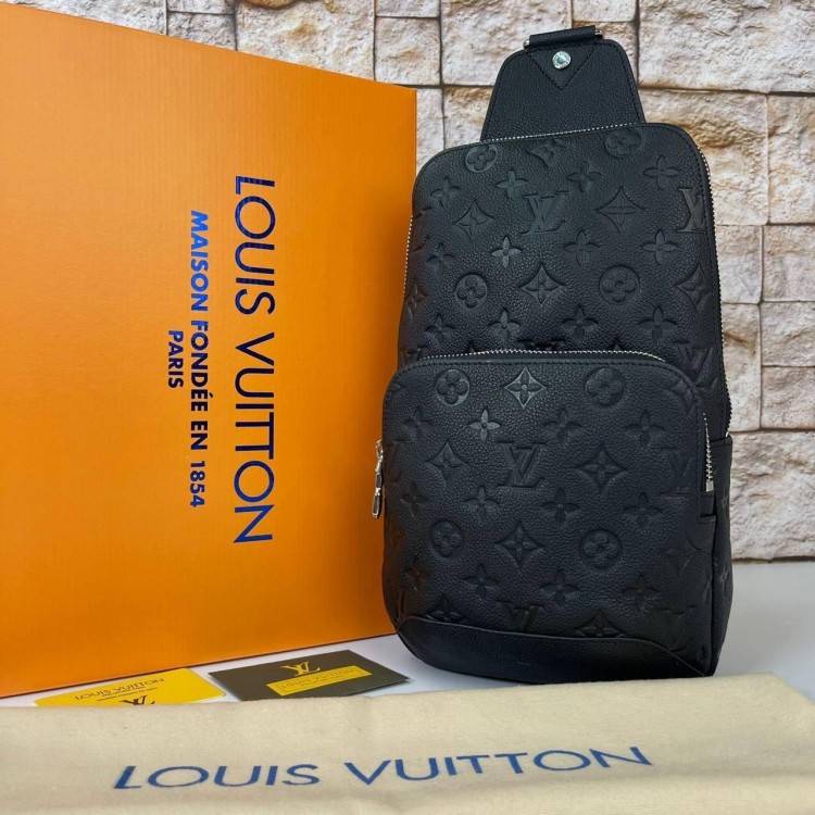 LOUİS VUİTTON AVENUE SLİNG SPECİAL